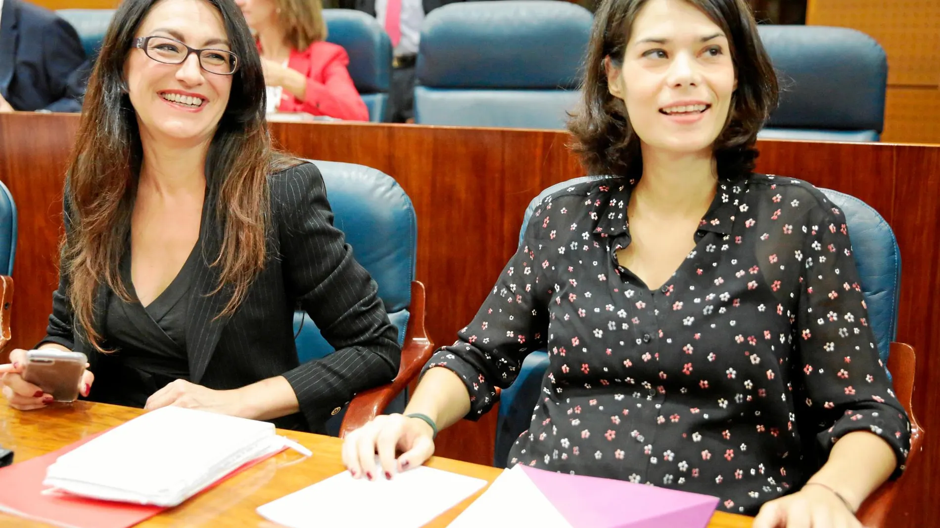 Sol Sánchez e Isa Serra, las portavoces de Unidas Podemos en la Asamblea de Madrid / Cipriano Pastrano