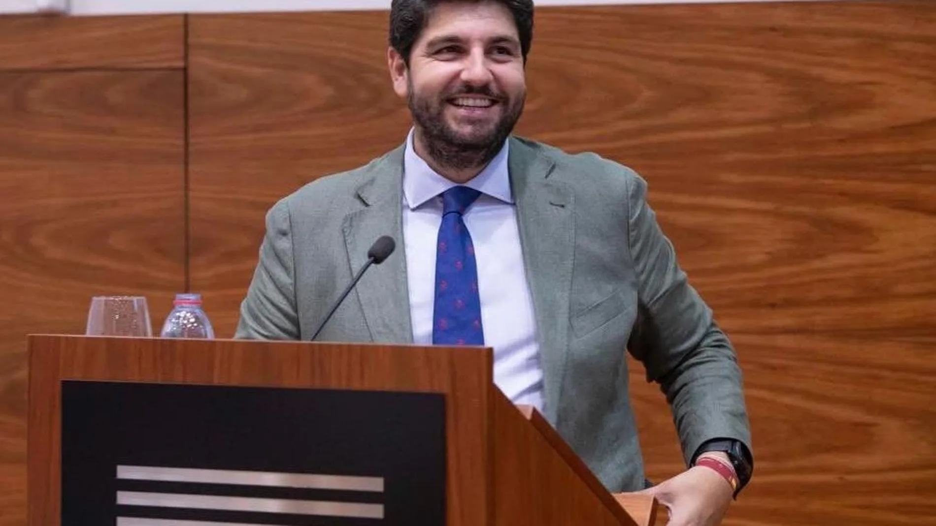 Fernando López Miras recibirá el próximo viernes el respaldo en primera votación de PP, Cs y Vox para presidir la Región de Murcia, tal como comunicaron ayer al presidente de la Asamblea Regional, Alberto Castillo. LA RAZÓN