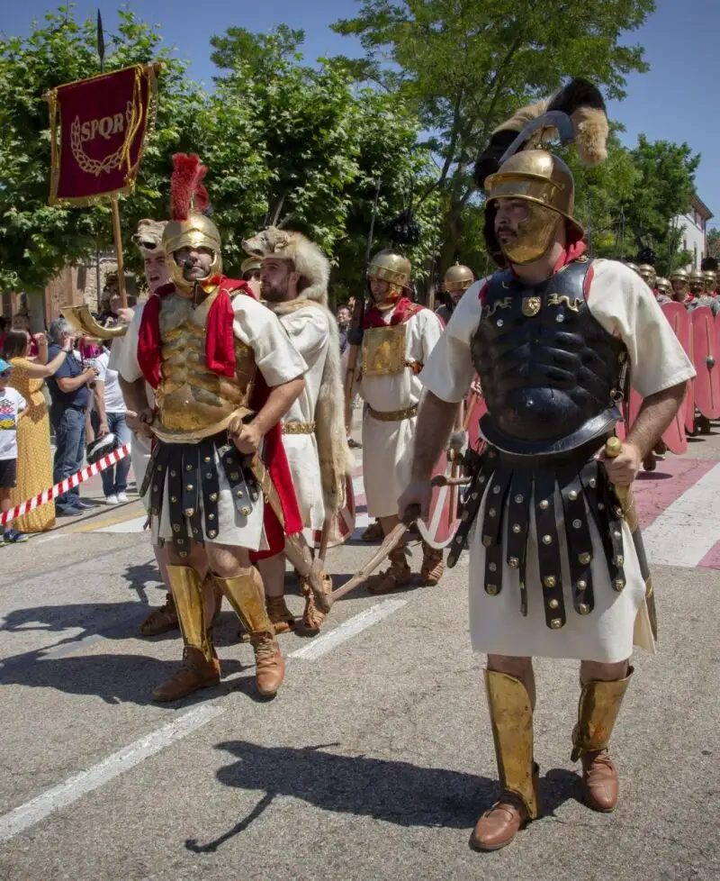 Desfile de tropas numantinas y romanas por las calles de Garray (Soria)