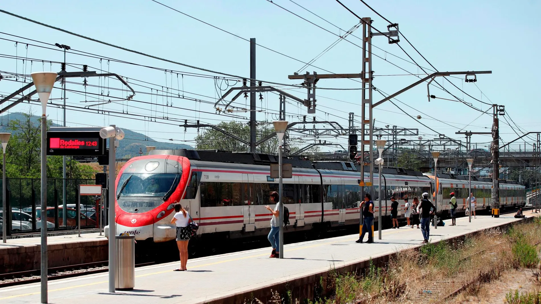 Renfe cancela 320 trenes por la huelga del lunes