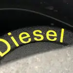 La palabra &quot;diesel&quot; escrita en un vehículo