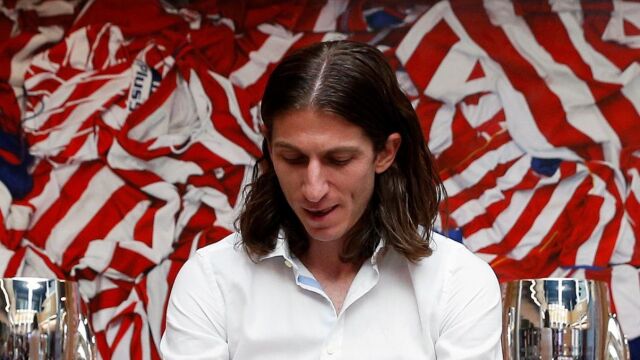Filipe Luis de 33 años, durante su rueda de prensa de despedida del Atlético