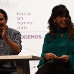 Teresa Rodríguez, líder de Podemos en la comunidad y de Adelante Andalucía, junto a Pablo Iglesias