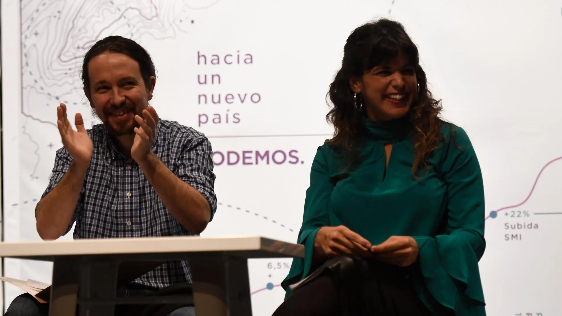 Teresa Rodríguez, líder de Podemos en la comunidad y de Adelante Andalucía, junto a Pablo Iglesias