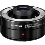 El teleconvertidor Olympus MC-20 duplica la distancia focal y mantiene la calidad de imagen.