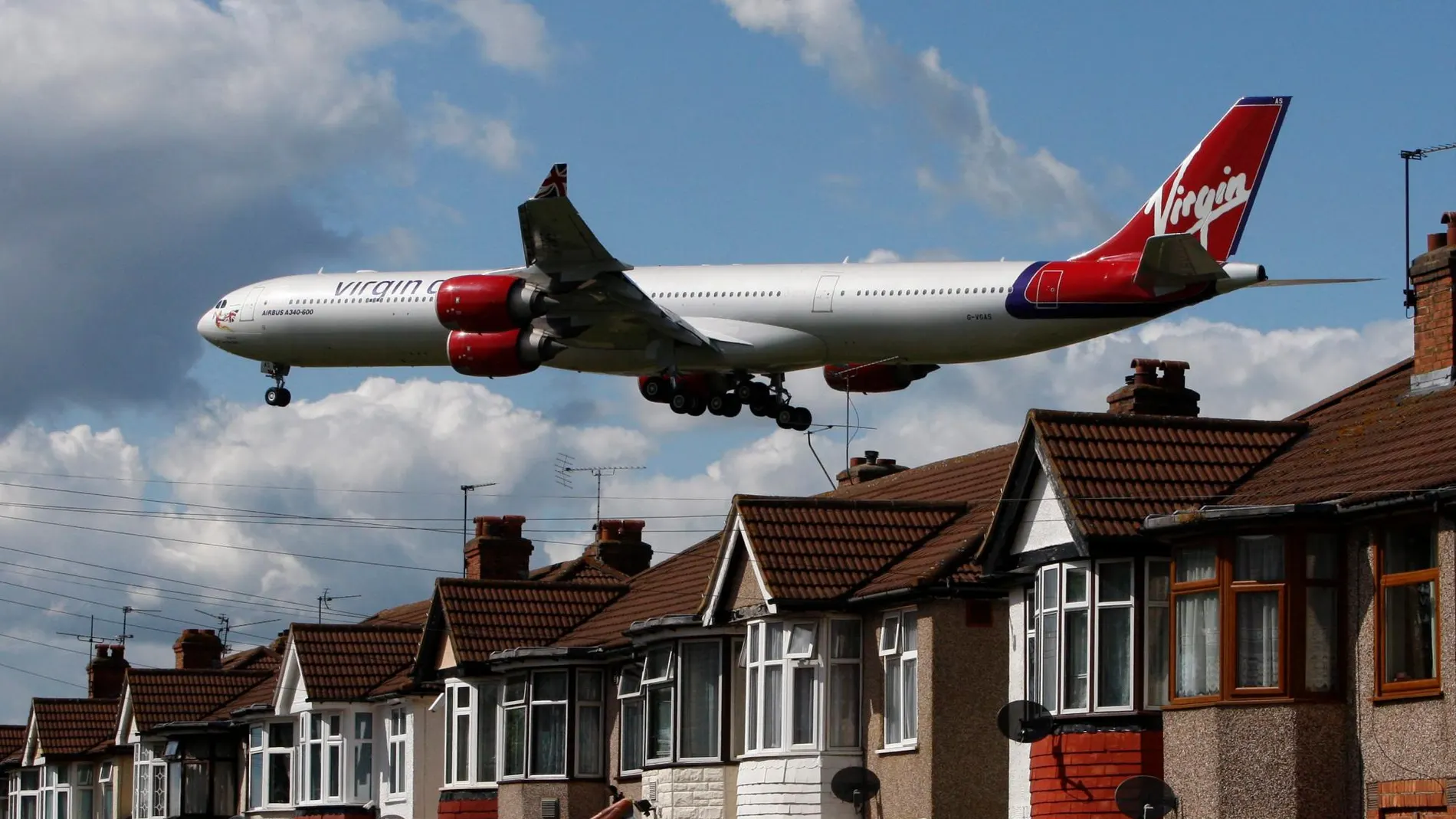 Un avión de Virgin Atlantic se aproxima a las pistas de Heathrow