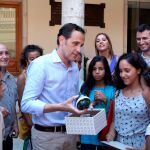 El presidente de la Diputación de Valladolid, Conrado Íscar, participa en la recepción de bienvenida a los niños saharauis