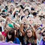 Momento de la concentración en protesta por una agresión sexual grupal a la joven de 18 años en Bilbao