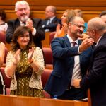Igea felicita al nuevo presidente de las Cortes, Luis Fuentes, en presencia de Marta Sanz, Ana Carlota Amigo y José Ignacio Delgado