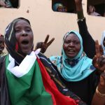 Varias mujeres celebran en Jartum el acuerdo alcanzado entre la oposición y el Ejército