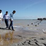 Fernando López Miras, José Miguel Luengo y Pablo Casado, ayer durante la visita del presidente del PP a varios municipios murcianos afectados por las inundaciones