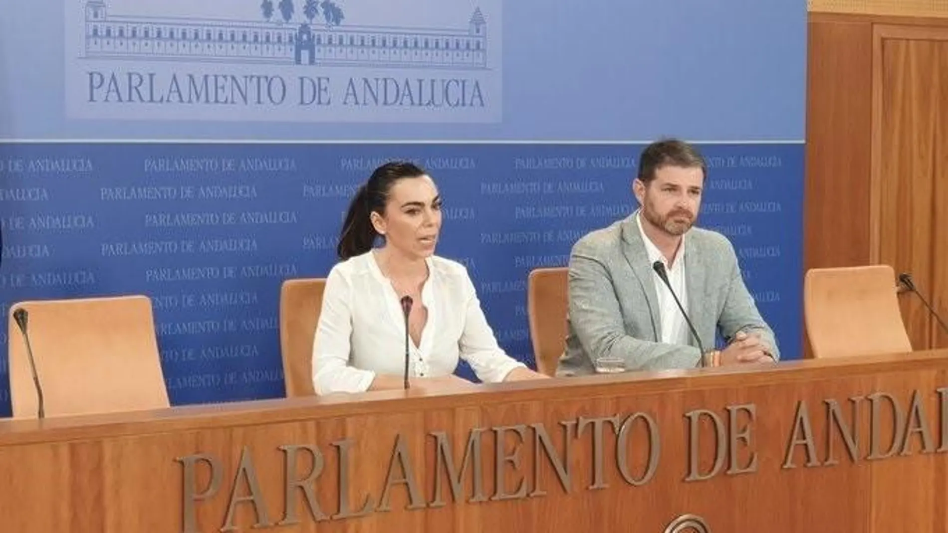 Teresa Pardo y Juan Sánchez, en rueda de prensa / La Razón