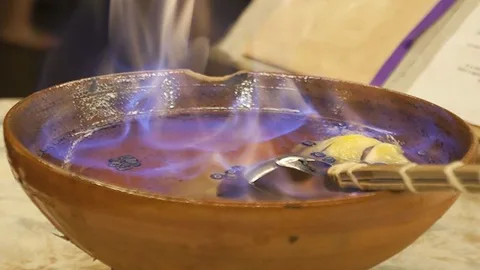El fuego de la queimada tiene sus ritos y leyendas y, por supuesto, su componente curativo.