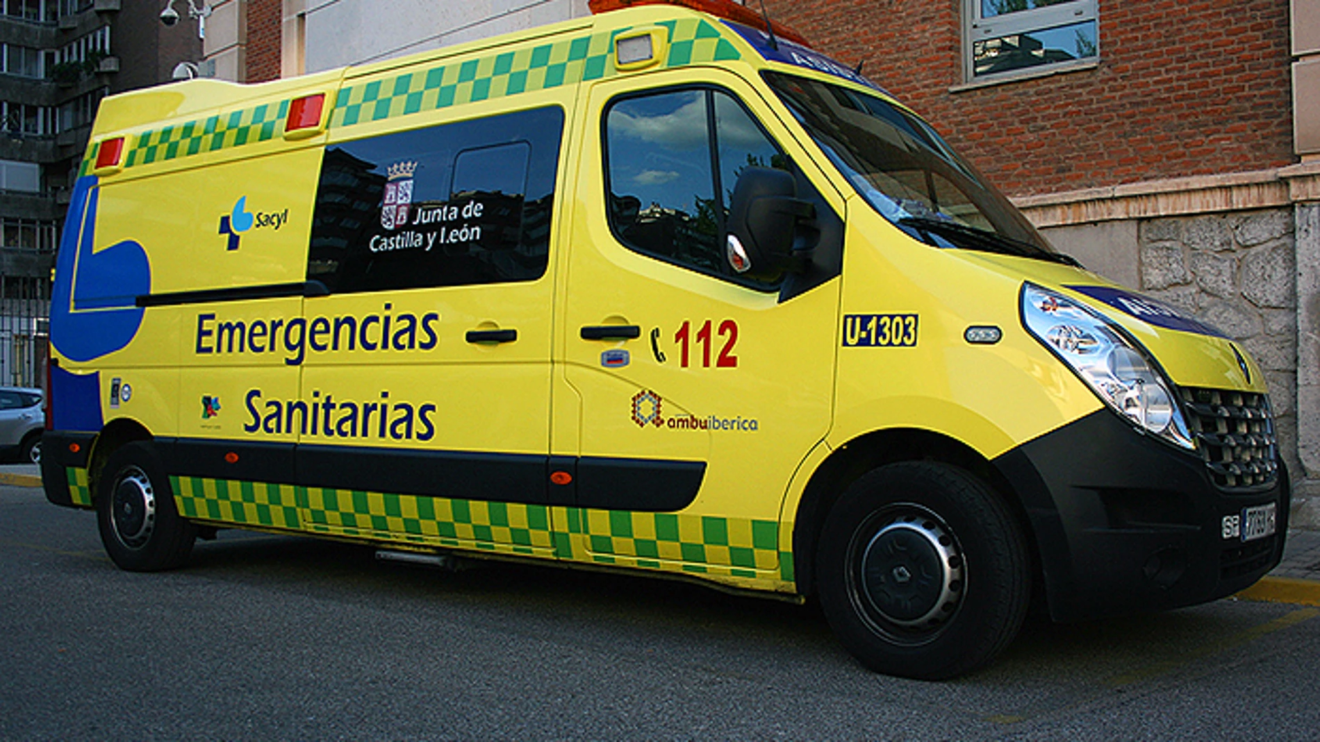 Ambulancia medicalizada de Sacyl desplazada hasta el lugar de los hechos