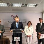 VOX suspende de militancia a tres diputados murcianos