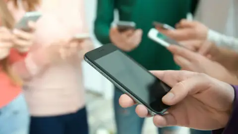 Nuestro móvil también necesita “desconectar”, irse a negro y reposar unos minutos