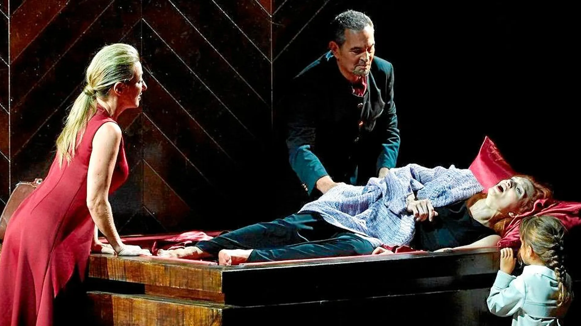 Escena final de la ópera, con la muerte de Violetta