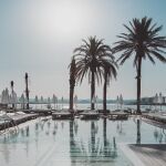 Vista del exterior de unos de los hoteles que se han beneficiado de la inversión realizada por CaixaBank, en Ibiza / La Razón