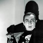 Drácula, encarnado, entre otros actores, en la pantalla por Bela Lugosi, representa según Ovejero «el miedo a morir»
