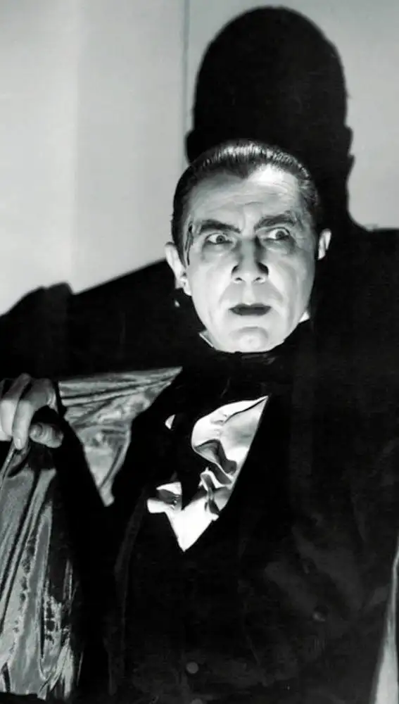 Drácula, encarnado, entre otros actores, en la pantalla por Bela Lugosi,  representa según Ovejero «el miedo a morir»