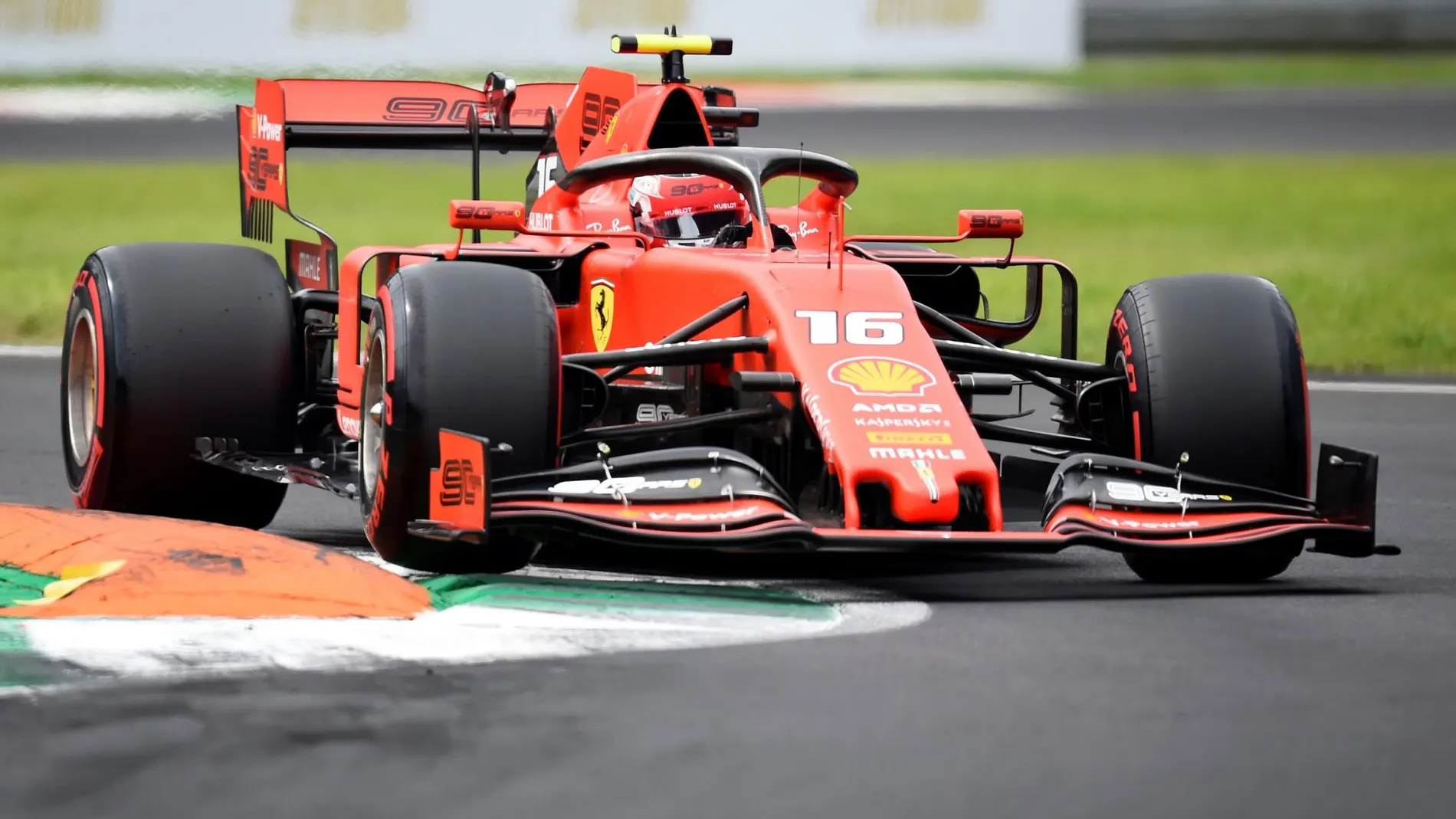Leclerc, "pole"; Sainz, séptimo (por ahora)