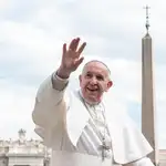  Descubrimos a los amigos gays del Papa (y no los conoce Pedro Sánchez)