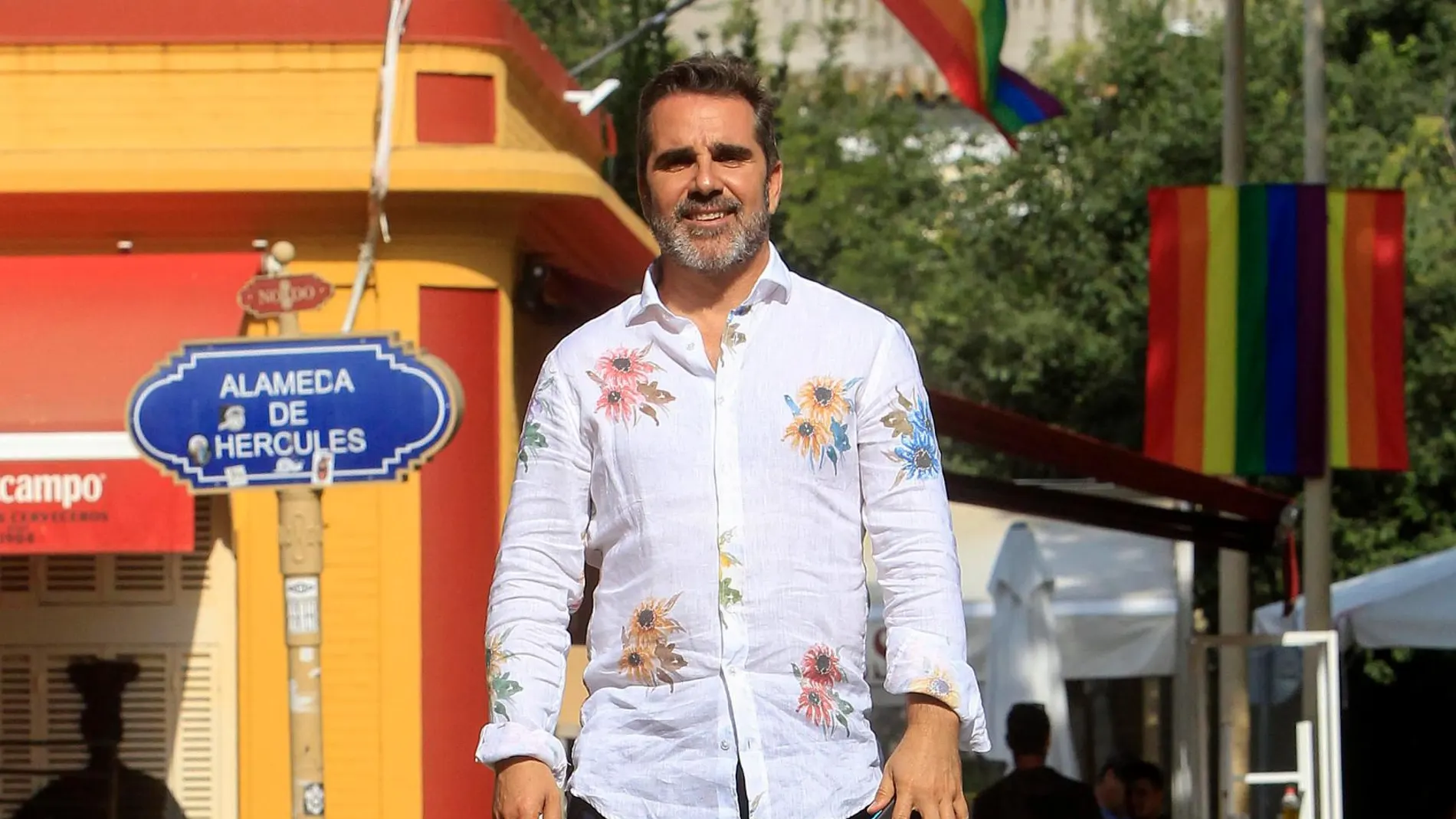 El director de los festivales flamencos de Londres y Nueva York, en la Alameda de Hércules / Foto: Manuel Olmedo