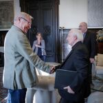 El alcalde de València, Joan Ribó ha recibido hoy en el Ayuntamiento al arzobispo de València, Antonio Cañizares, en un encuentro de carácter protocolario tras la toma de posesión del nuevo gobierno municipal el pasado mes de junio