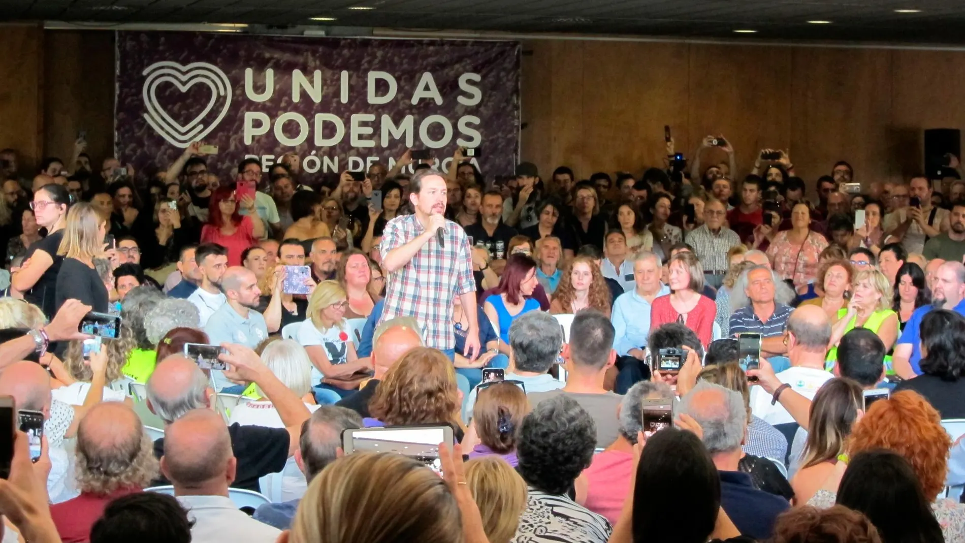 Pablo Iglesias con los simpatizantes en Murcia