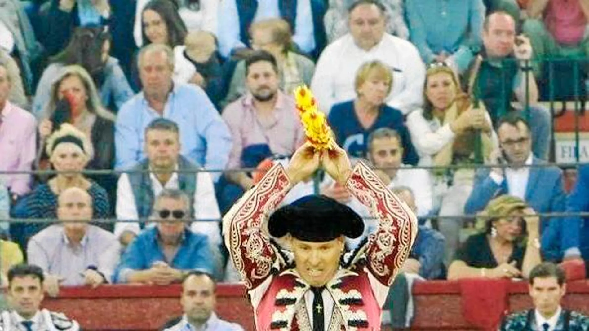 Albacete y el toreo se vuelcan con De la Viña: «Es tan poderoso que parecía imposible que le cogiese un toro»