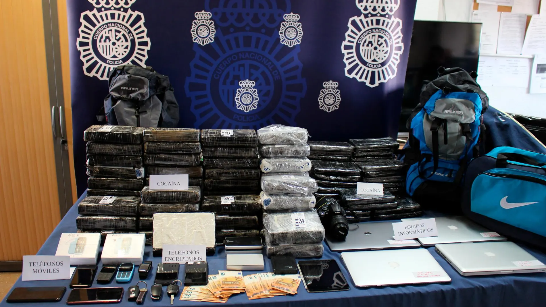 53 kilos de cocaína en la bodega de un avión en Barajas