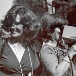 Delphine Seyrig (izda.) con Ioana Wieder en la manifestación de 1976