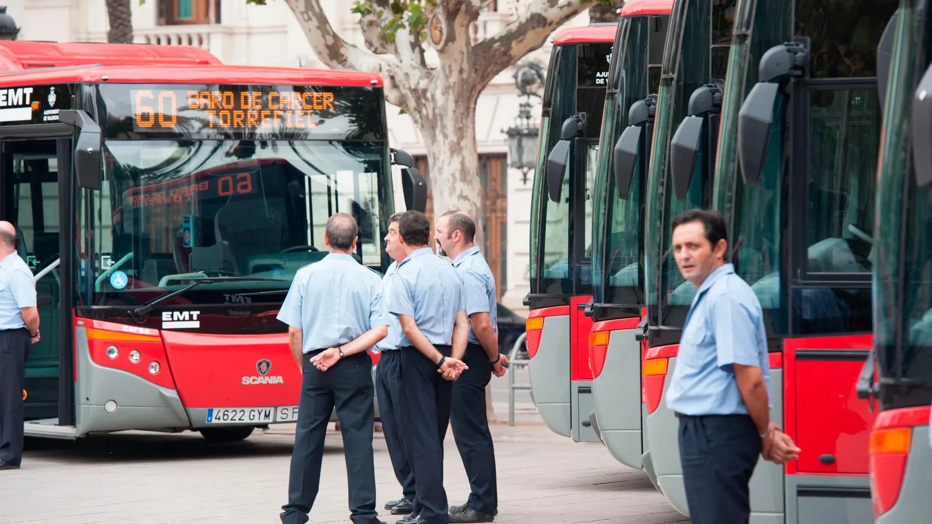 Los autobuses de la EMT pararán a petición de las mujeres. LA RAZÓN