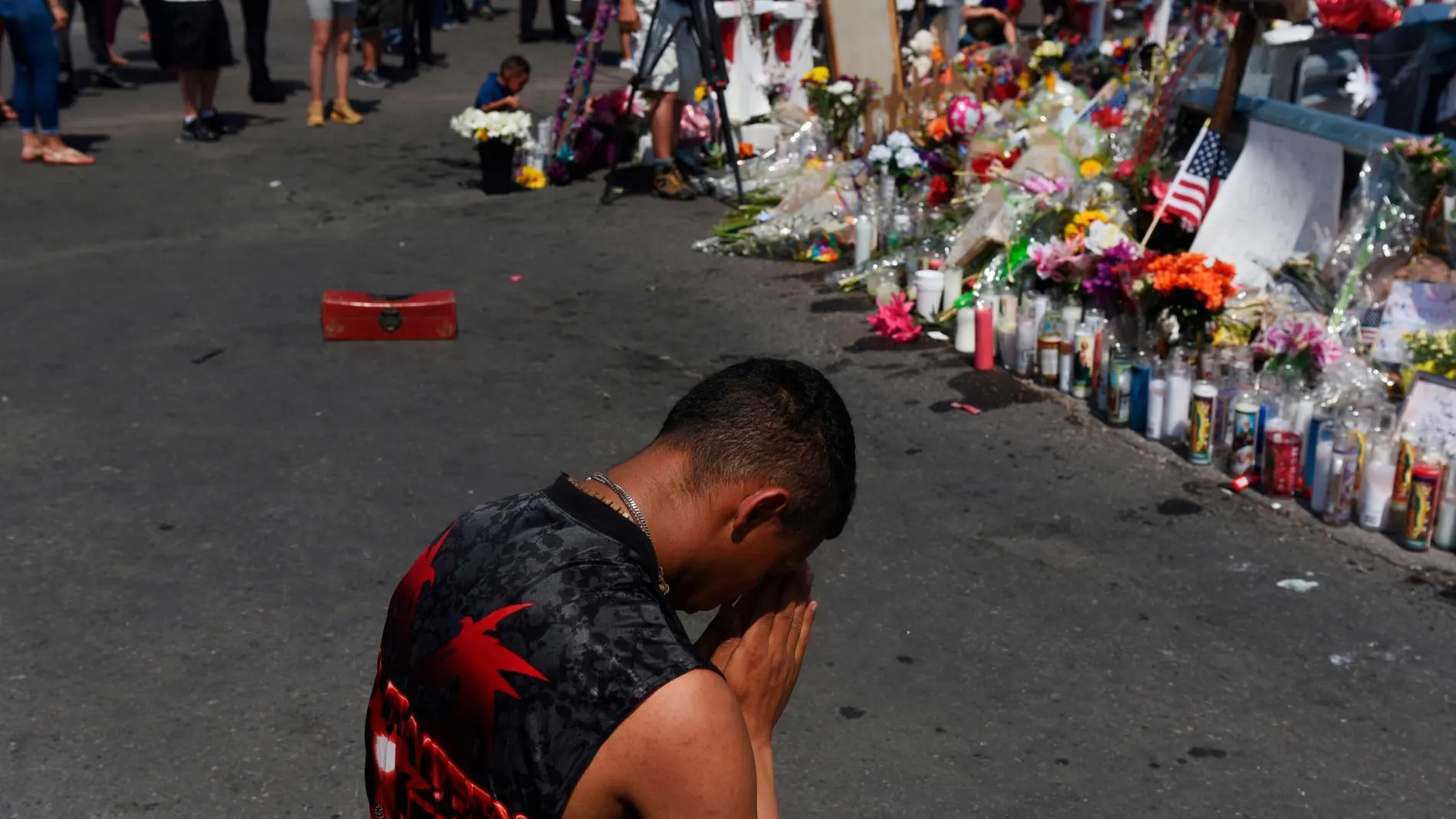 Las muestras de luto se multiplican por las calles de El Paso