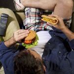 Un estudio sugieren que la falta de sueño hace que nuestro cerebro sea más susceptible a los olores de comida más calórica