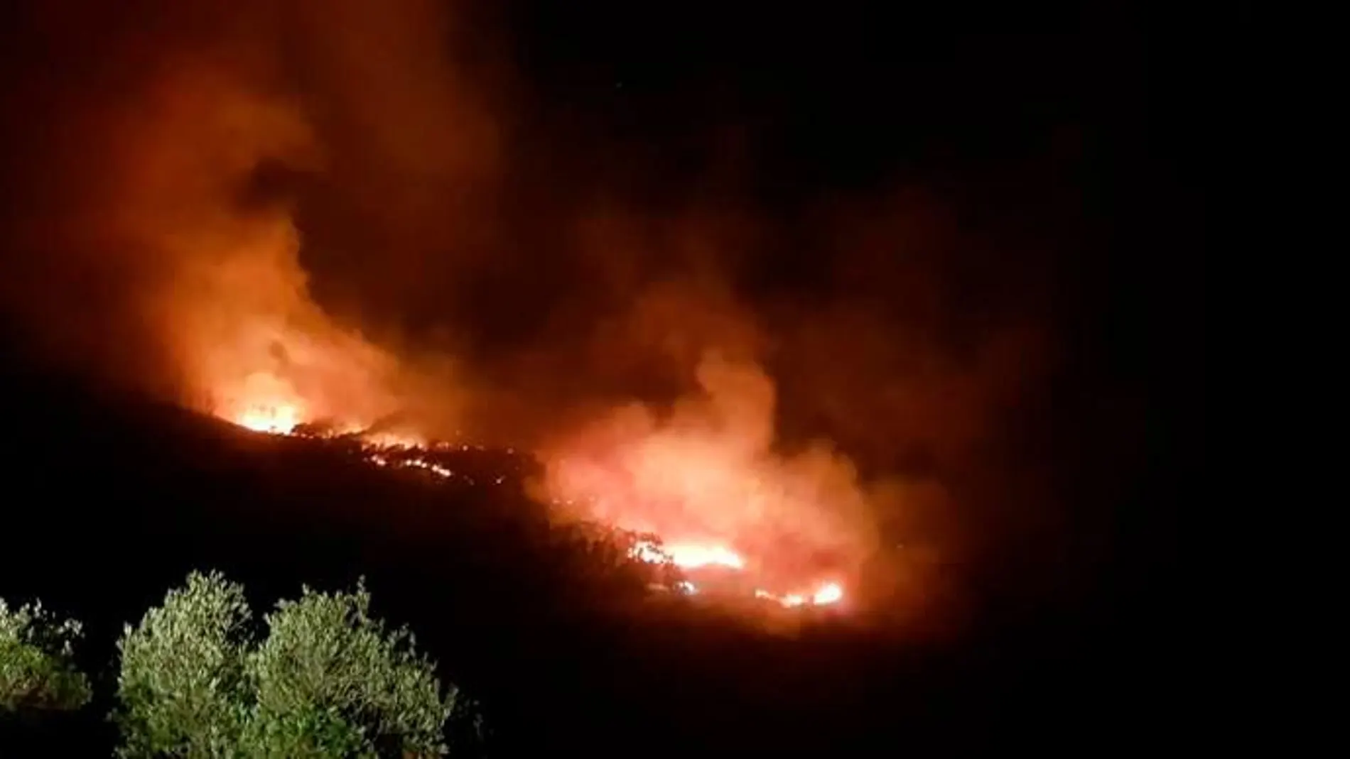 El incendio se ha declarado en la zona entre Aranguren, Calamocarro y Benzú