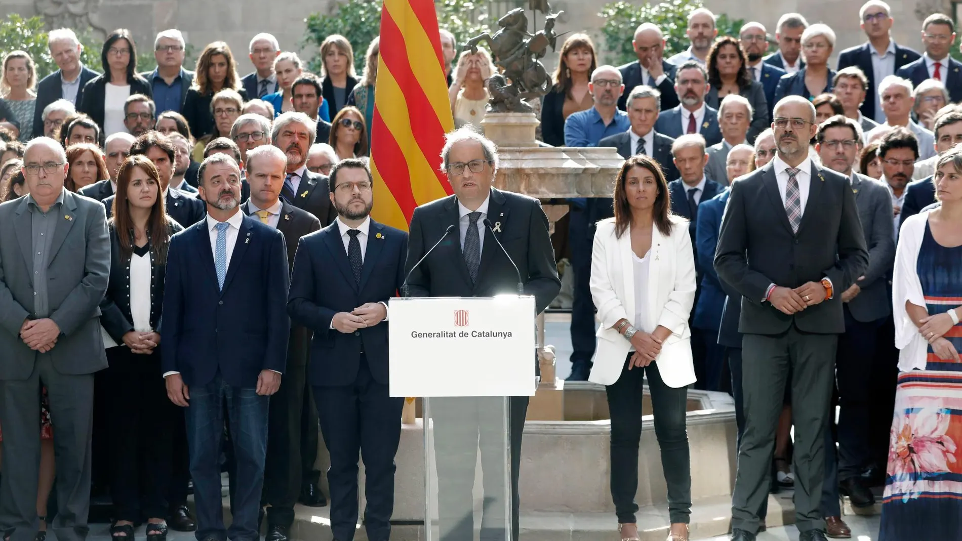 El acto del Govern encabezado por Torra en el Palau de la Generalitat.