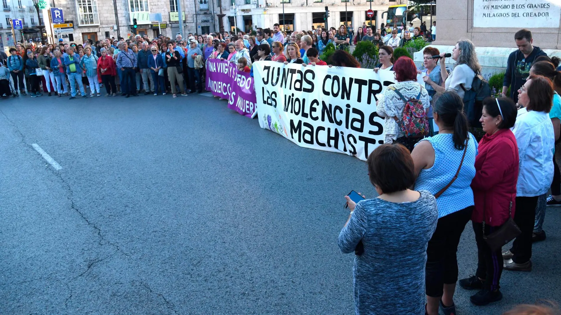 Manifestación por las calles de Burgos en repulsa por el asesinato el pasado lunes en Salas de los Infantes