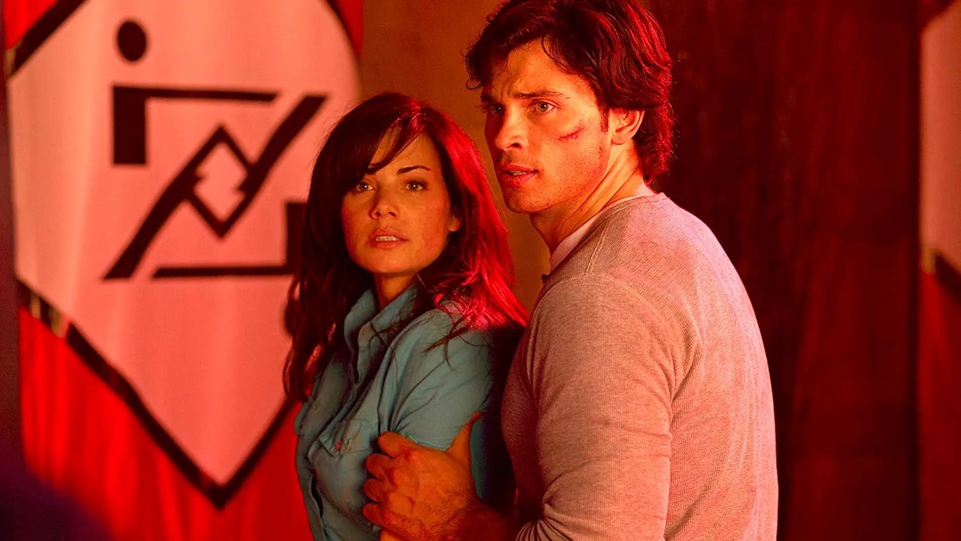 Tom Welling y Erica Durance en 'Smallville'