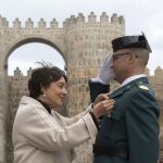 La delegada del Gobierno, Mercedes Martín, preside los actos del Día de la patrona de la Guardia Civil, la Virgen del Pilar, en Ávila