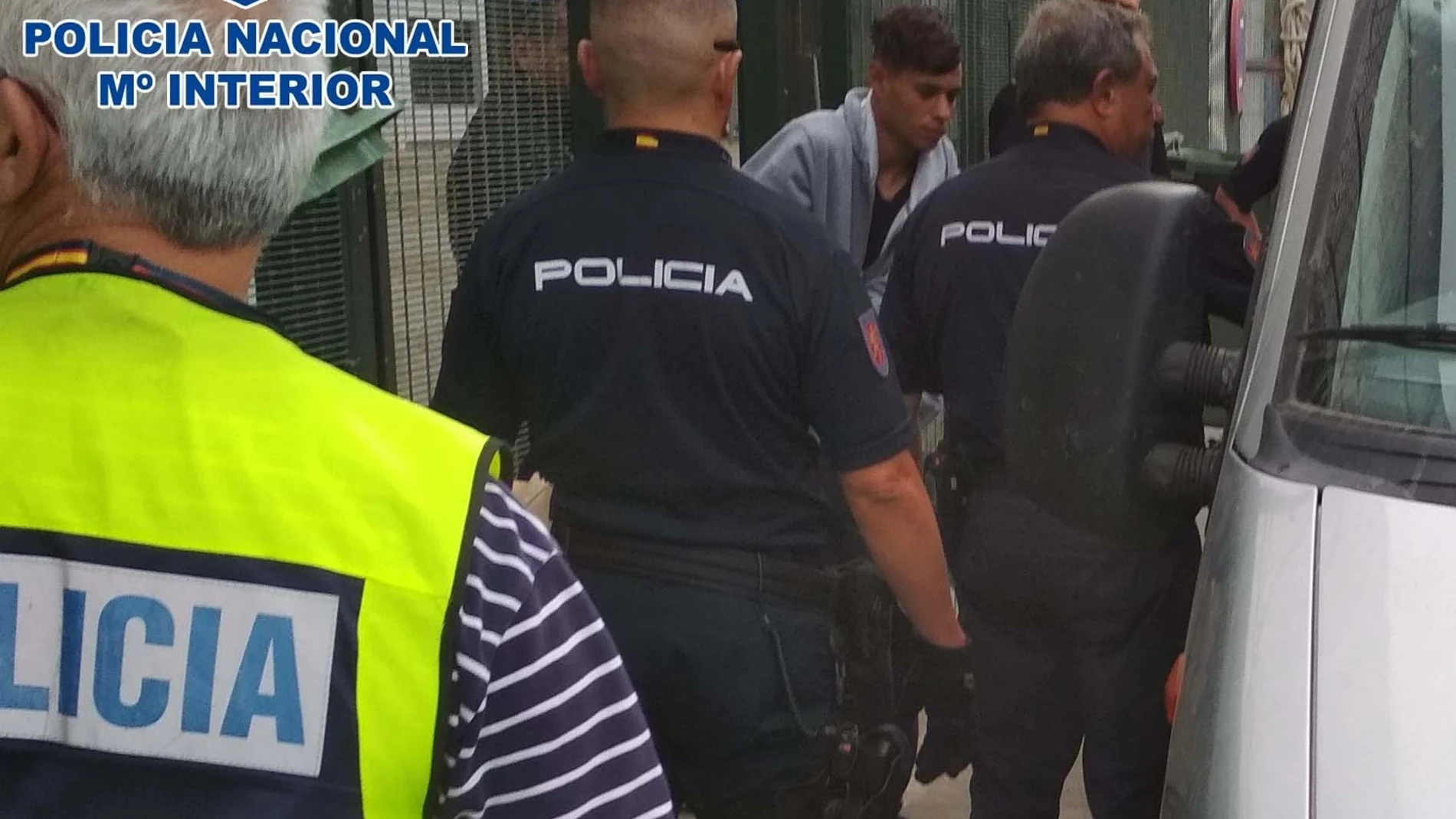 Instante del traslado del patrón argelino detenido / Foto: EP