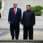 Donald Trump y líder de Corea del Norte, Kim Jong Un, en el lado norcoreano del Área de Seguridad Conjunta que conecta las dos Coreas