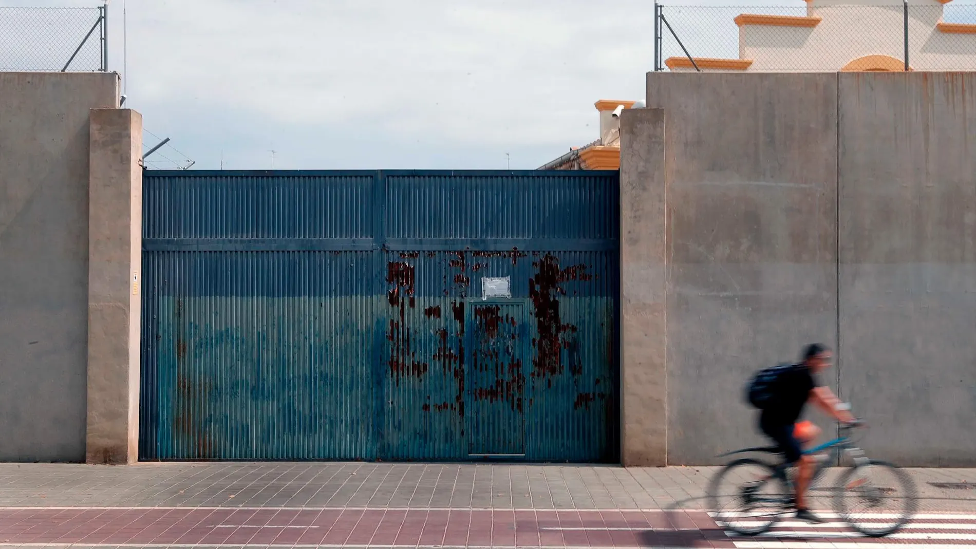 Puerta del Centro de Internamiento de Extranjeros (CIE) de Valencia