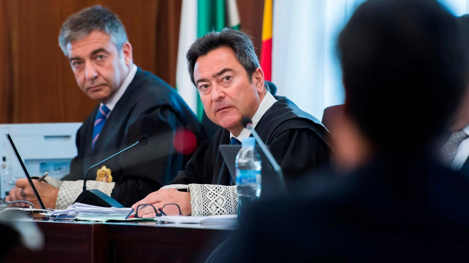 Dos de los seis fiscales Anticorrupción de Sevilla, Juan Enrique Egocheaga y Manuel Fernández Guerra, durante el juicio de los ERE