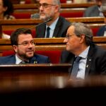 El presidente de la Generalitat Quim Torra y el vicepresidente de la Generalitat, Pere Aragonès, durante la segunda parte del Debate de Política General en el Parlament