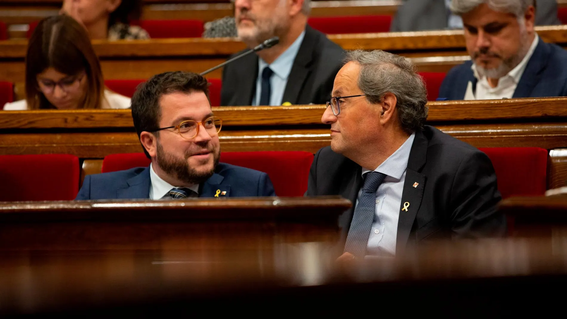 El presidente de la Generalitat Quim Torra y el vicepresidente de la Generalitat, Pere Aragonès, durante la segunda parte del Debate de Política General en el Parlament