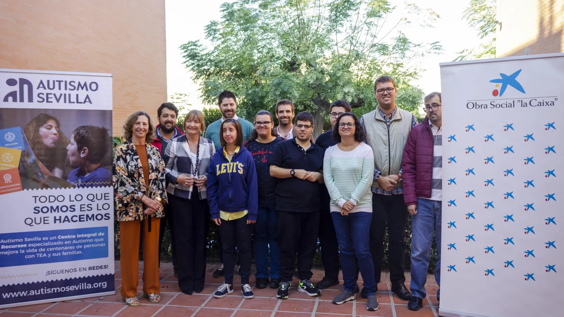 Presentación de la iniciativa impulsada por CaixaBank y Autismo Sevilla / La Razón