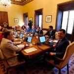 Juanma Moreno, en primer término, presidiendo un Consejo de Gobierno en San Telmo