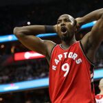 Ibaka vuelve al restaurante donde mendigaba de niño