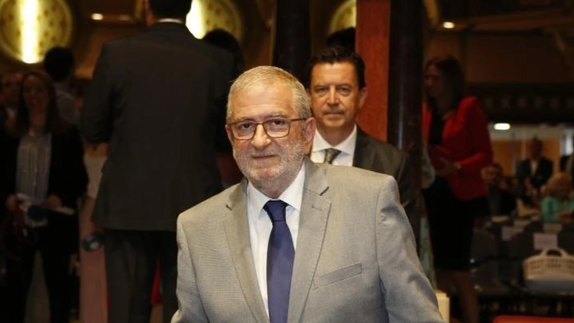 El presidente de la Asamblea, Alberto Castillo, continúa hoy con la ronda de negociaciones para designar al candidato a ser investido presidente de la Comunidad Autónoma de Murcia. EP